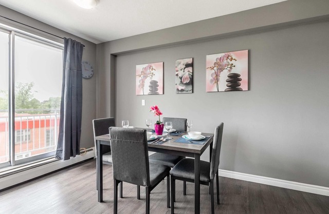 2BR Apt - Near Downtown Hamilton - Sleeps 6!