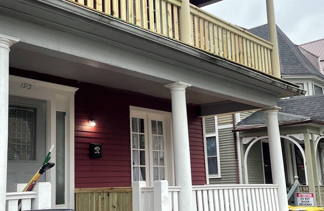 2BR Apt near Downtown and in the Park Avenue area with W/D Parking and Porches