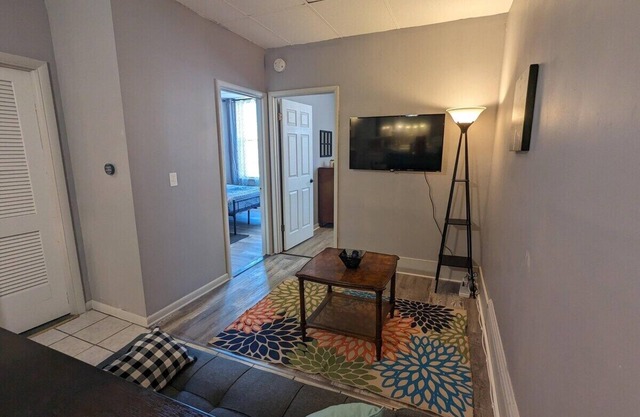 2BR Apt Right on the Town Square