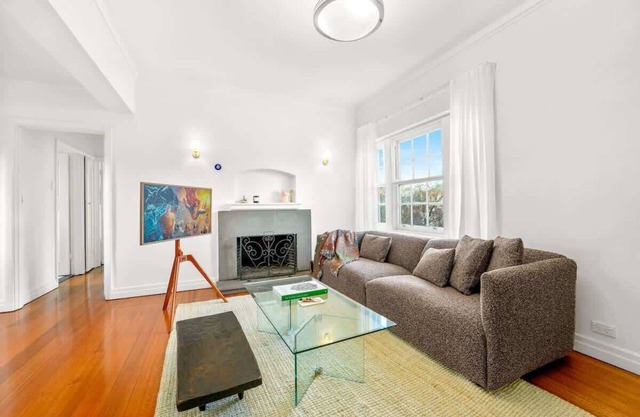 2BR Art Deco Apt - A Hidden Gem in East Melbourne!