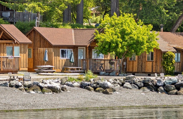 2BR Beachfront Cabin on epic west-facing beach beach with sunsets!