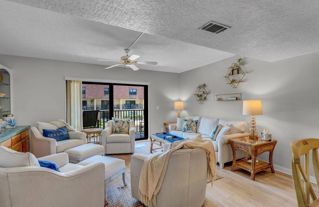 2BR Beachfront Condo with Pool BBQ & Steps To Pier!