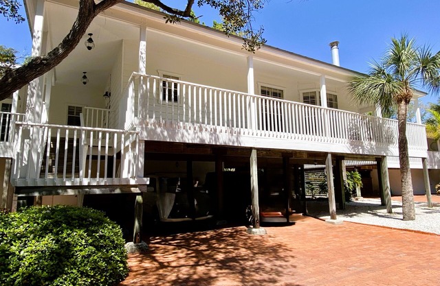 2BR Cottage Bayside Close to the Pool