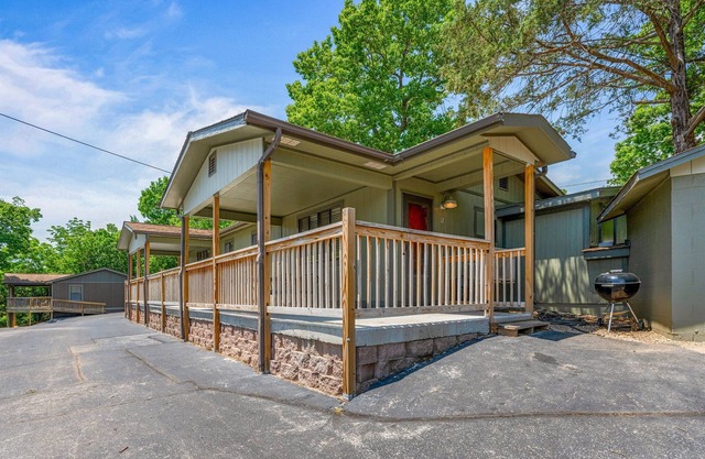 2BR Duplex Cabin w/Community Pool + Boat dock
