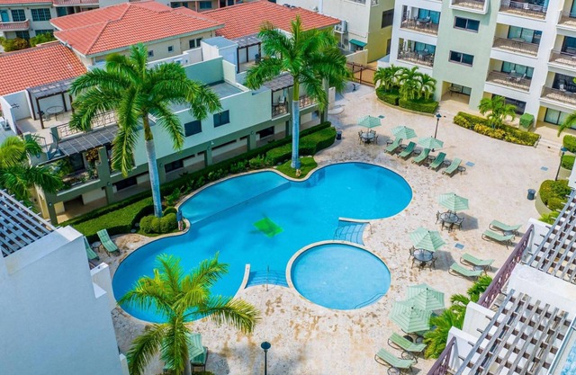 2BR Duplex Palmaruba Condos w Great Location