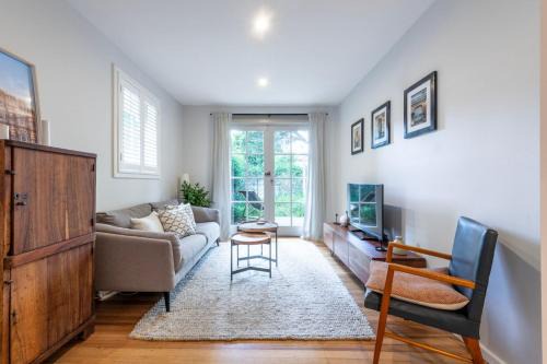 2BR Elsternwick Escape with Courtyard