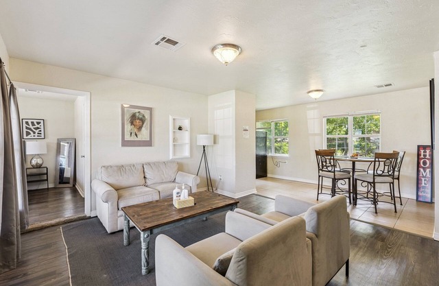 2BR Family Getaway with WiFi + Smart TV #TA