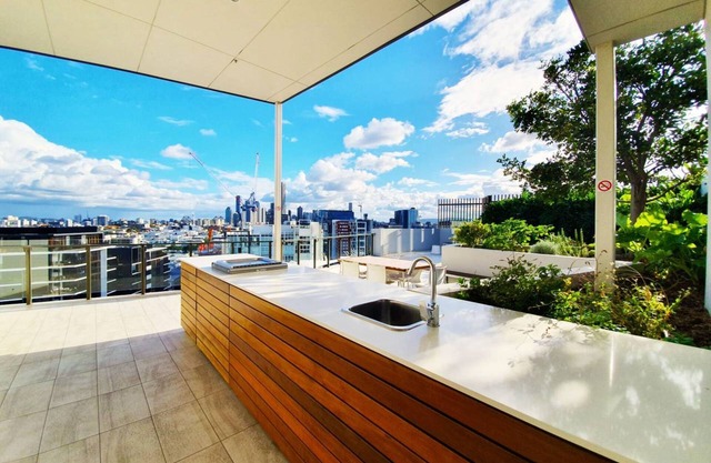 2BR Food Drink Hub Gym Pool Views Roof Terrace