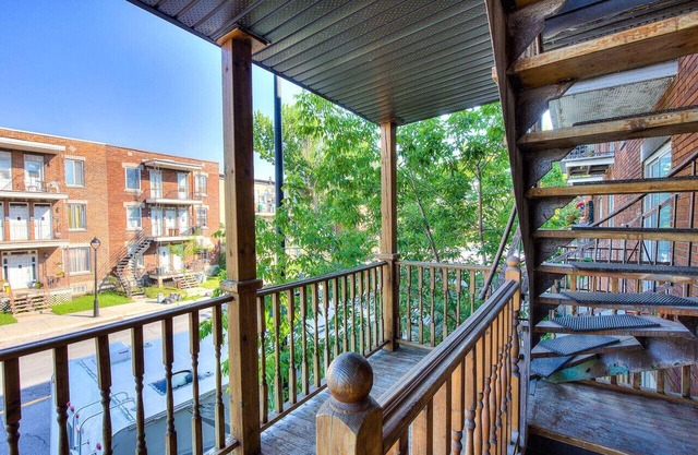 2BR for Montreal Relaxation & Downtown Action