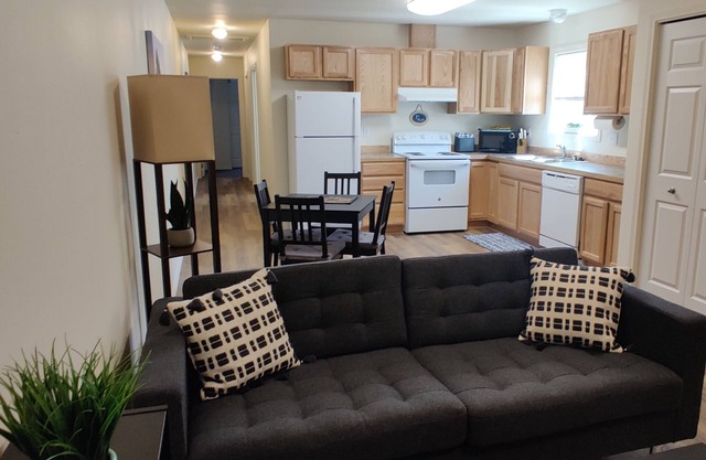 2BR Fully Furnished duplex in a quiet neighborhood. Unit 1006