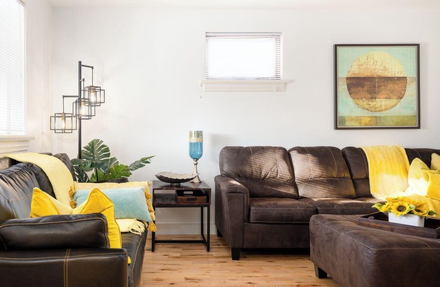 2BR Home Close to Broadway+Fireplace+BBQ