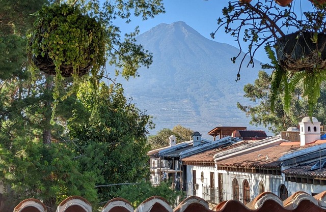 2BR in the center with volcano views