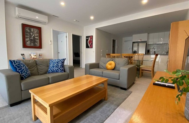 2BR Light-Filled and Cosy Apartment