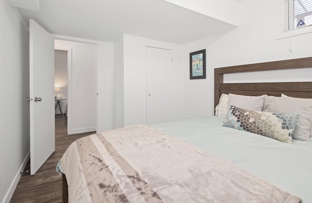 2BR Lower Suite near Broadway w/ Fireplace