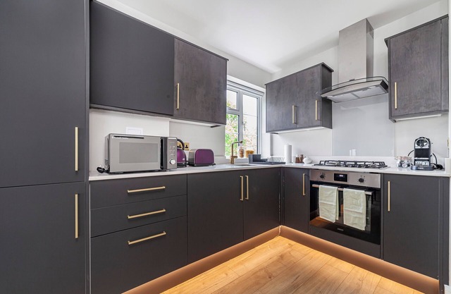 2BR Lux Stylish Penthouse w/ Views
