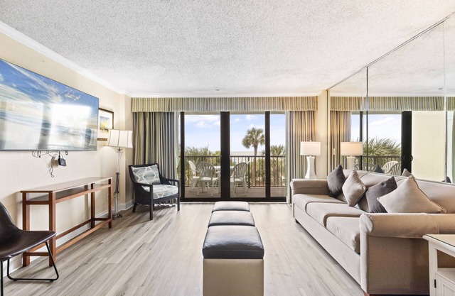 2BR Ocean View Condo w Private Balcony