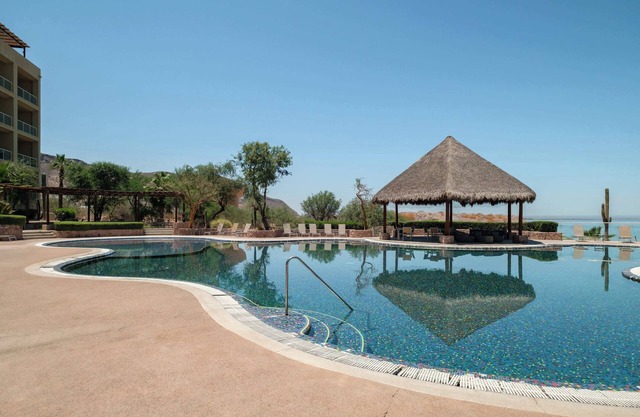 2BR Ocean View & Terrace at Vistamar