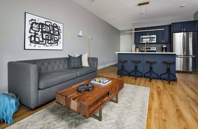 2BR Philly's Artistic Cozy City Flat