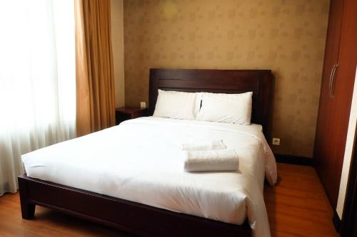 2BR Prestige Essence Dharmawangsa Apartment By Travelio