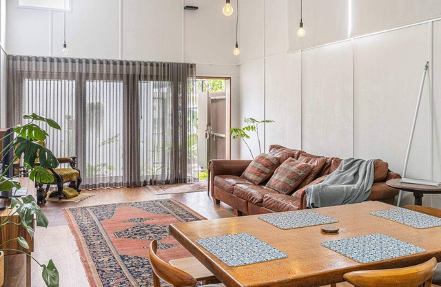 2BR Renovated Home - Escape to the Country!