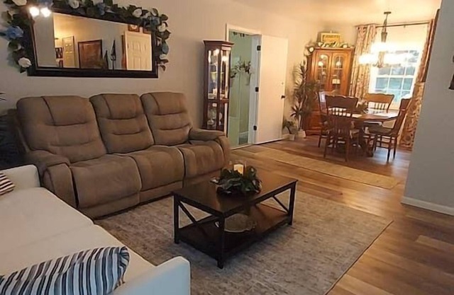 Style & Comfort - 2BR/2BA Retreat Near Summersville Lake – 2 Hours from Snowshoe