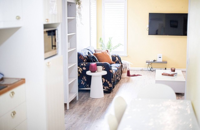 2BR Rockingham Beach Retreat