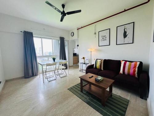 2BR Service Aprt Near Nesco Center