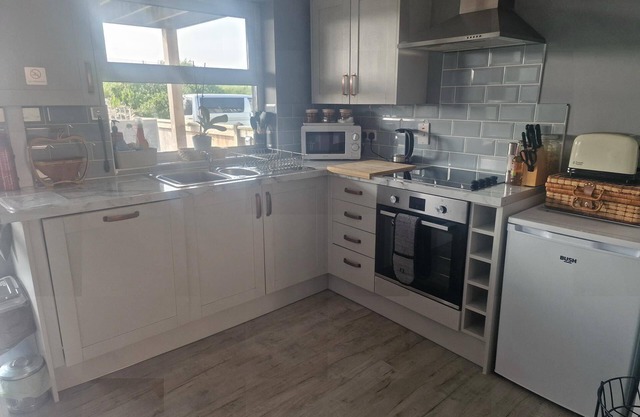 2br-sleeps4-balcony-petsok-parking-ferryside