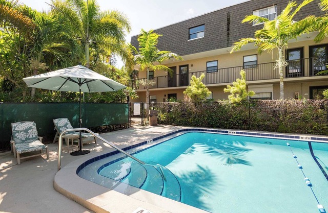 2BR Stylish Retreat with BBQ, Pool & Beach