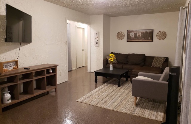 2br updated private entrance upstairs