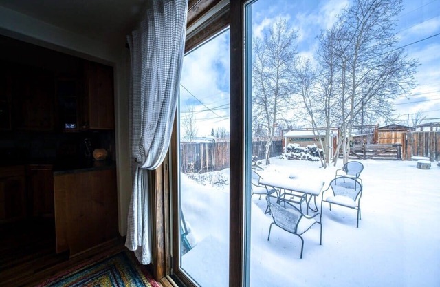 The Wildflower Cozy Pet Friendly Retreat