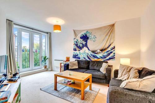 2BR w WiFi in Vibrant Streatham