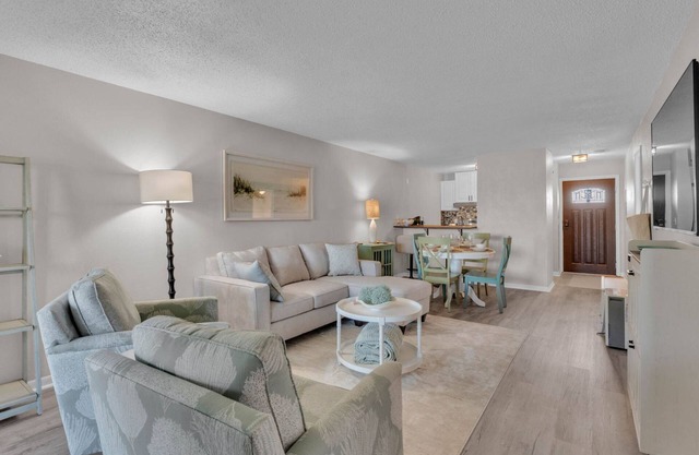 2BR Waterfront Condo w/ Pool access, Dock, Patio Views & 3 Miles from LEGOLAND