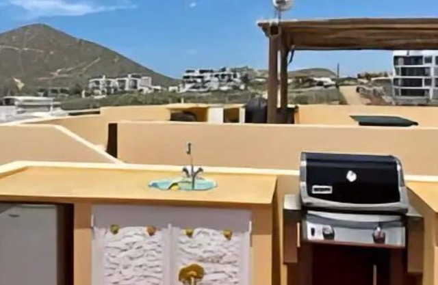 2C-Stunning Top Floor, 2BR, 1.5B Breathtaking view