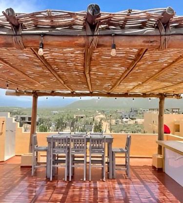 2C Stunning Top Floor Unit, Breathtaking Ocean Views