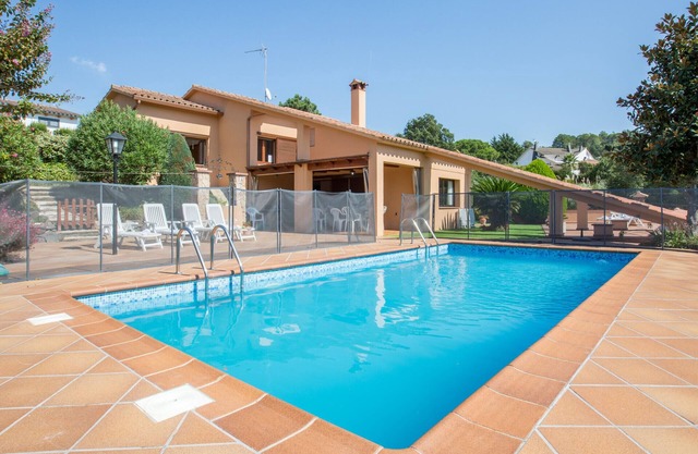 2CIP01-08pax - Casa con capacidad para 08 personas y piscina privada situada en una zona tranquila