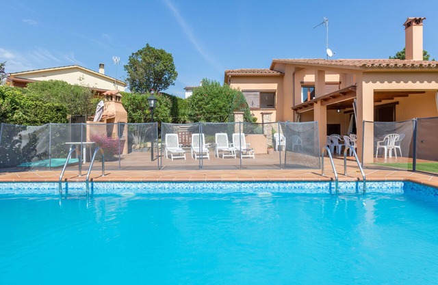 2CIP01-12pax - Casa con capacidad para 12 personas y piscina privada situada en una zona tranquila