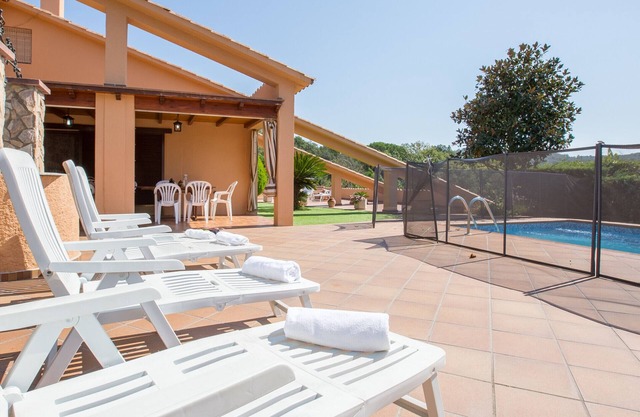 2CIP01-14pax - Casa con capacidad para 14 personas y piscina privada situada en una zona tranquila