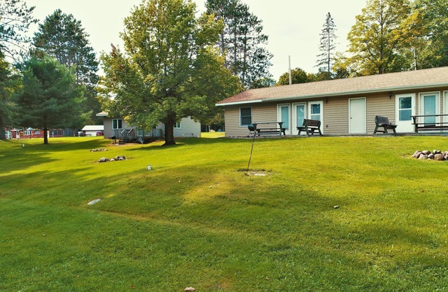 Lakeside Cabin W / Hermosas vistas del lago Moose ~ Muelle privado con lanzamiento de barco