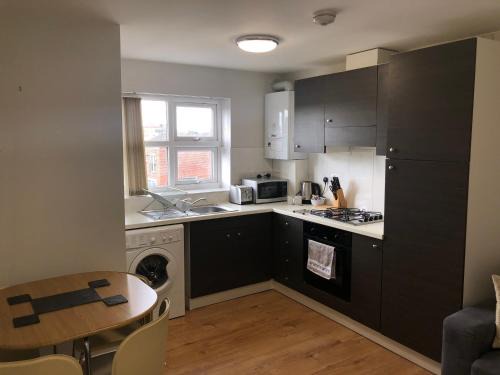 2nd Floor Town Centre Apt with FREE Parking