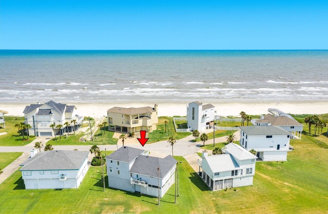 2nd Row Gulf View Home w/ 2 Decks, Board Games, 3 Kings+Bunk all w/Deck Access