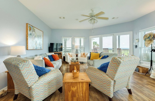 2nd Row Pet Friendly Home w/ Great Views, 2 Decks, Nearby Dune Walkover