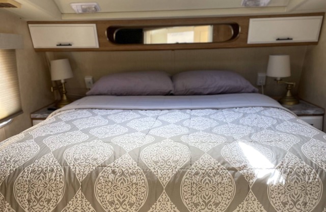 2RV/Stunning and comfortableCamper/ private/ freeparking/ internet and Netflix