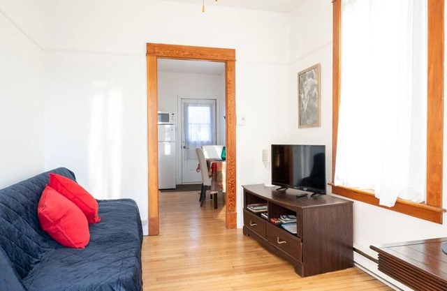 3 1/2 bright and parking on site (Vieux-Lévis)