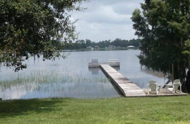 3/2/2 Alquiler de temporada en Lake House. Aproximadamente 1800 pies cuadrados habitables Pesca y canotaje.