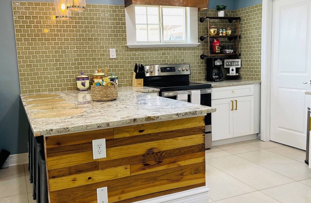 3/2.5- Sleeps 6: Sea World Fiesta Texas Downtown