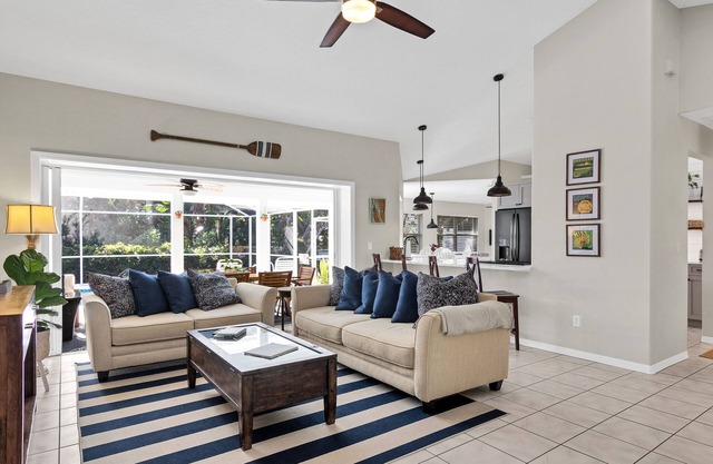 Al este de A1A Pool Home Steps to Beach! Piscina climatizada, jacuzzi, bicicletas y kayaks