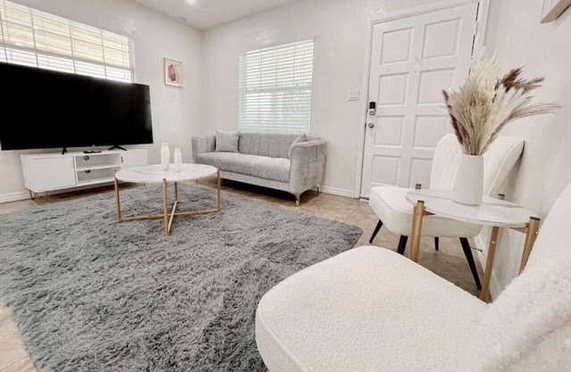 3/2 Centrally located in Tampa!