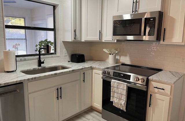 3/2 Home with pool / fitness gym / coffee
