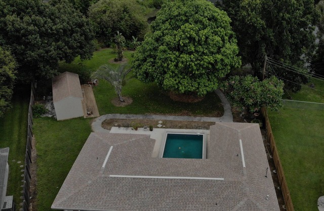 3/2 casa con piscina y estanque en el patio trasero